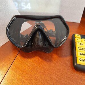 NEW ! Tempered Glass Lens Anti- Fog Swim Snorkel Scube Diving Mask Goggles Black
